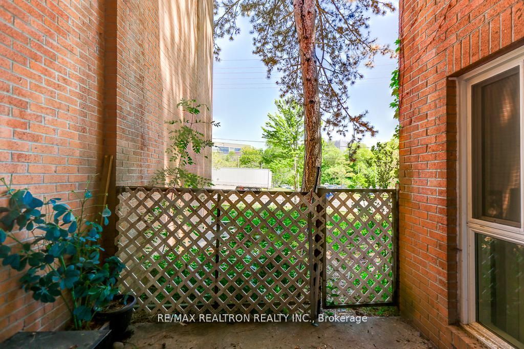 100 Mornelle Court 1045, Toronto, ON M1E 4X2 photo 3