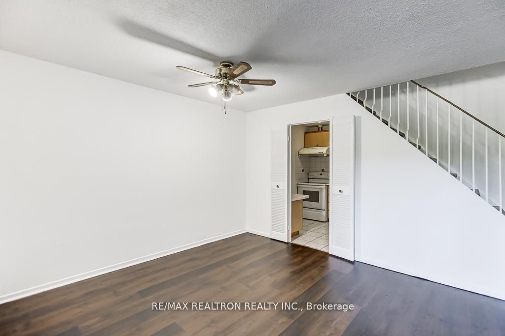 100 Mornelle Court 1045, Toronto, ON M1E 4X2 photo 5