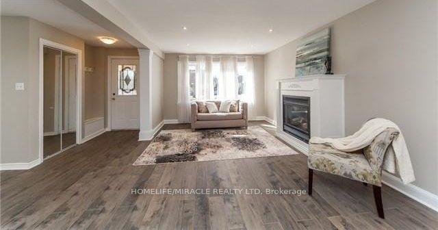 97 Central Park Boulevard Upper, Oshawa, ON L1G 5Y4 photo 2