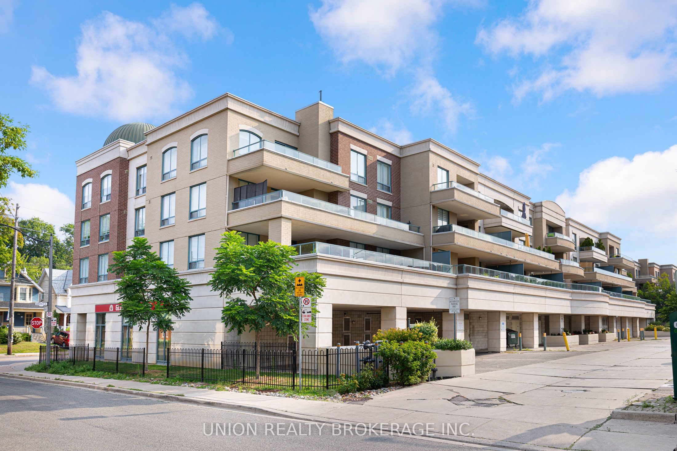 1765 E Queen Street 213, Toronto, ON M4L 3Z2 photo 2