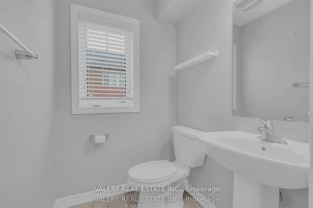 2500 Hill Rise Court 65, Oshawa, ON L1L 0M6 photo 3