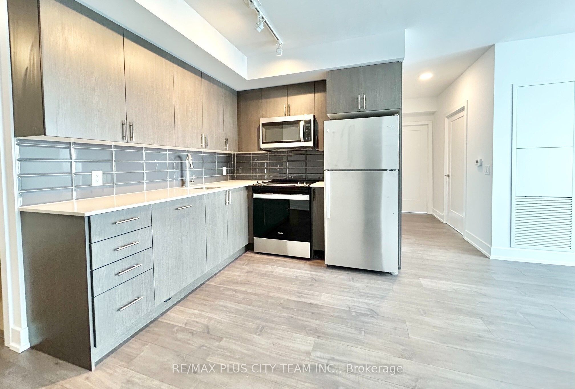 2550 Simcoe Street N 1217, Oshawa, ON L1L 0R5 photo 3