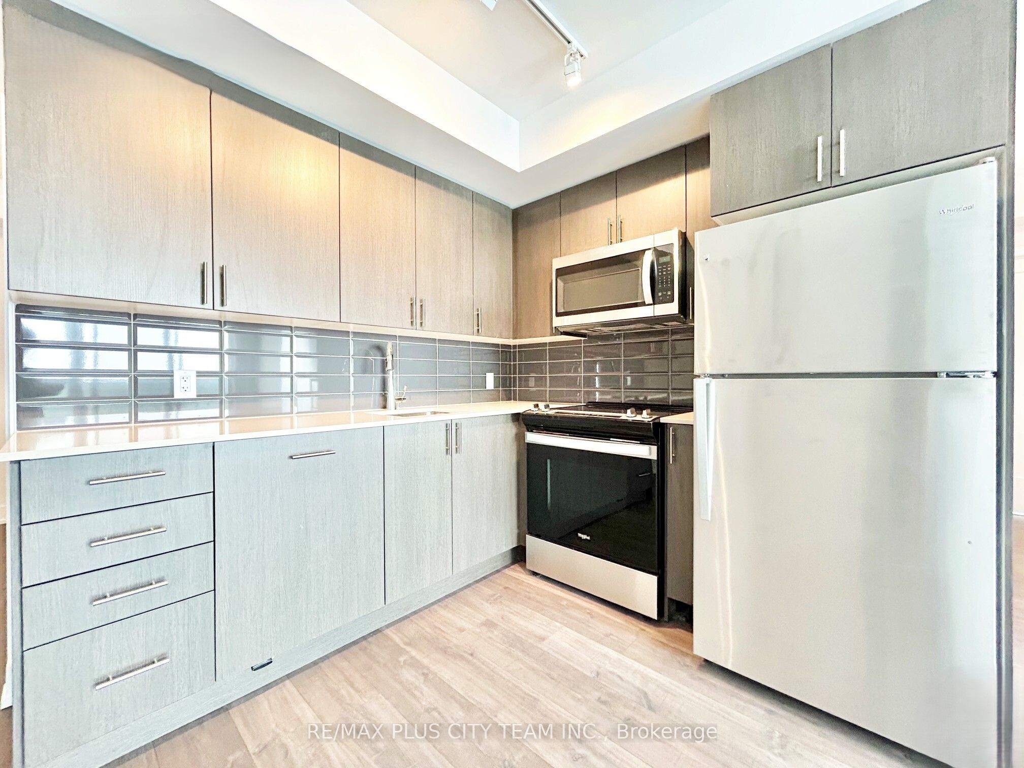 2550 Simcoe Street N 1217, Oshawa, ON L1L 0R5 photo 4