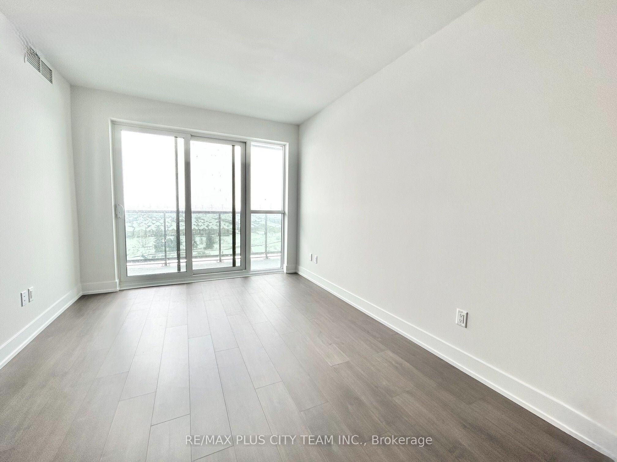 2550 Simcoe Street N 1217, Oshawa, ON L1L 0R5 photo 5