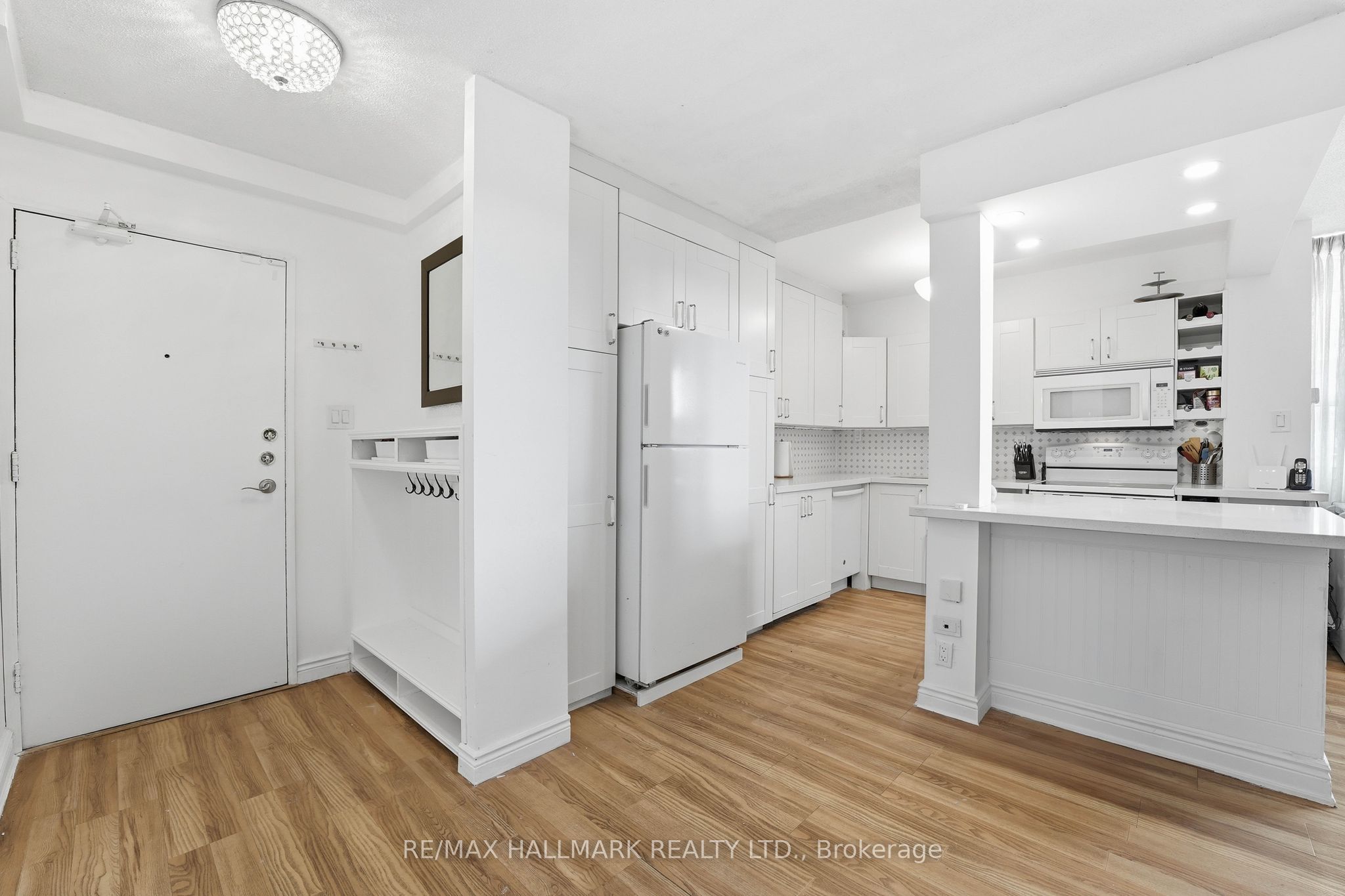 180 Markham Road 503, Toronto, ON M1M 2Z9 photo 3