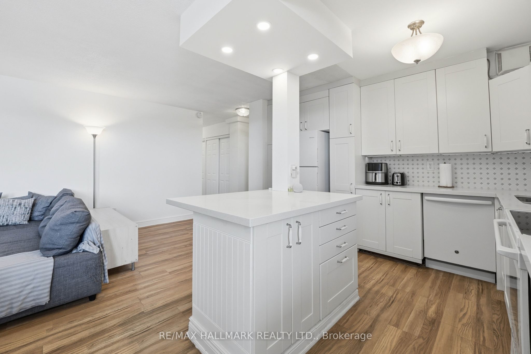 180 Markham Road 503, Toronto, ON M1M 2Z9 photo 5