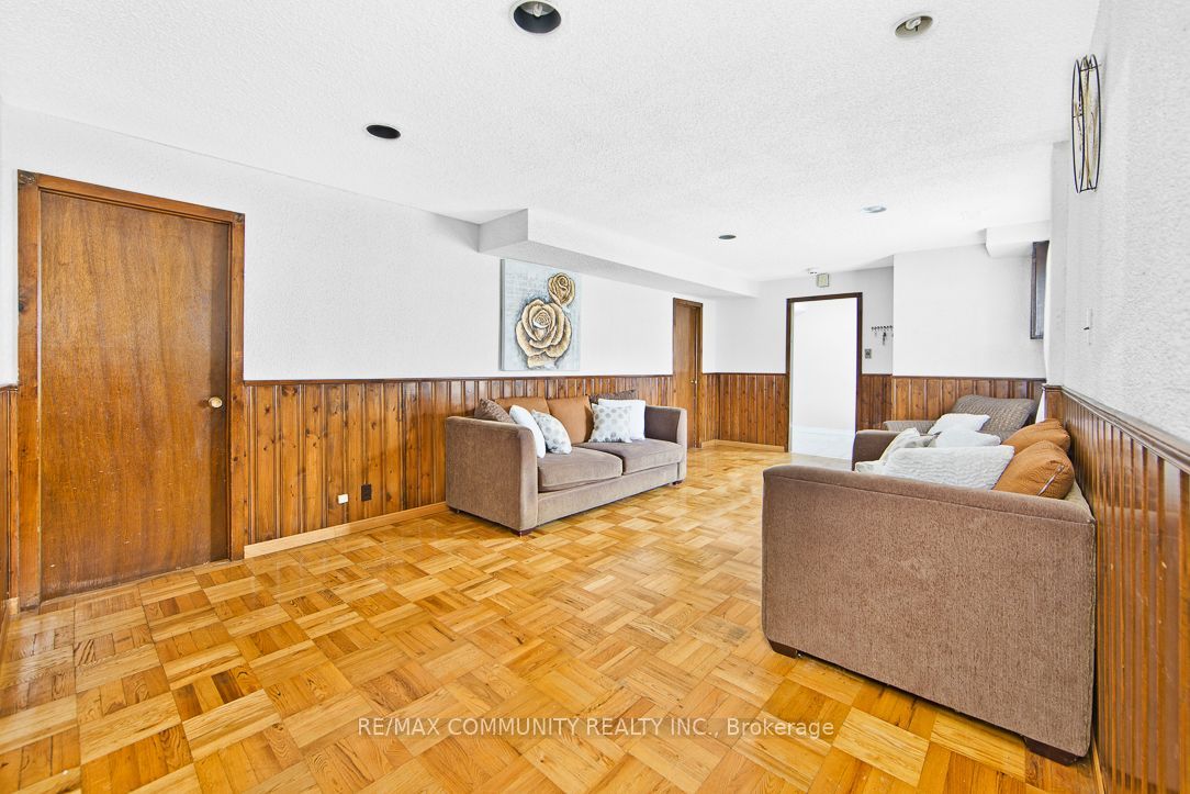 17 Tineta Crescent, Toronto, ON M1S 2Y5 photo 4