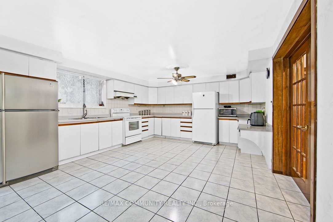 17 Tineta Crescent, Toronto, ON M1S 2Y5 photo 5