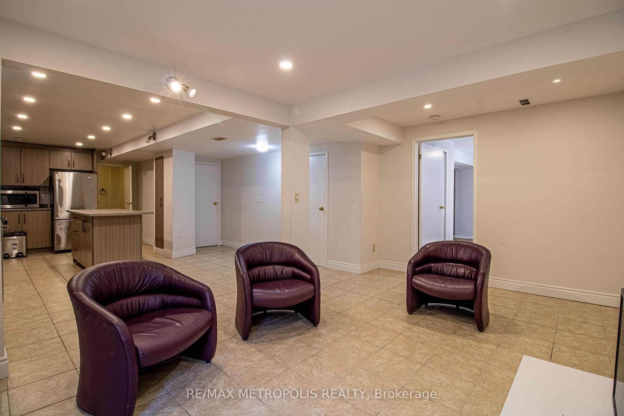 507 Charnwood Court Basement, Pickering, ON L1V 4Y1 photo 3