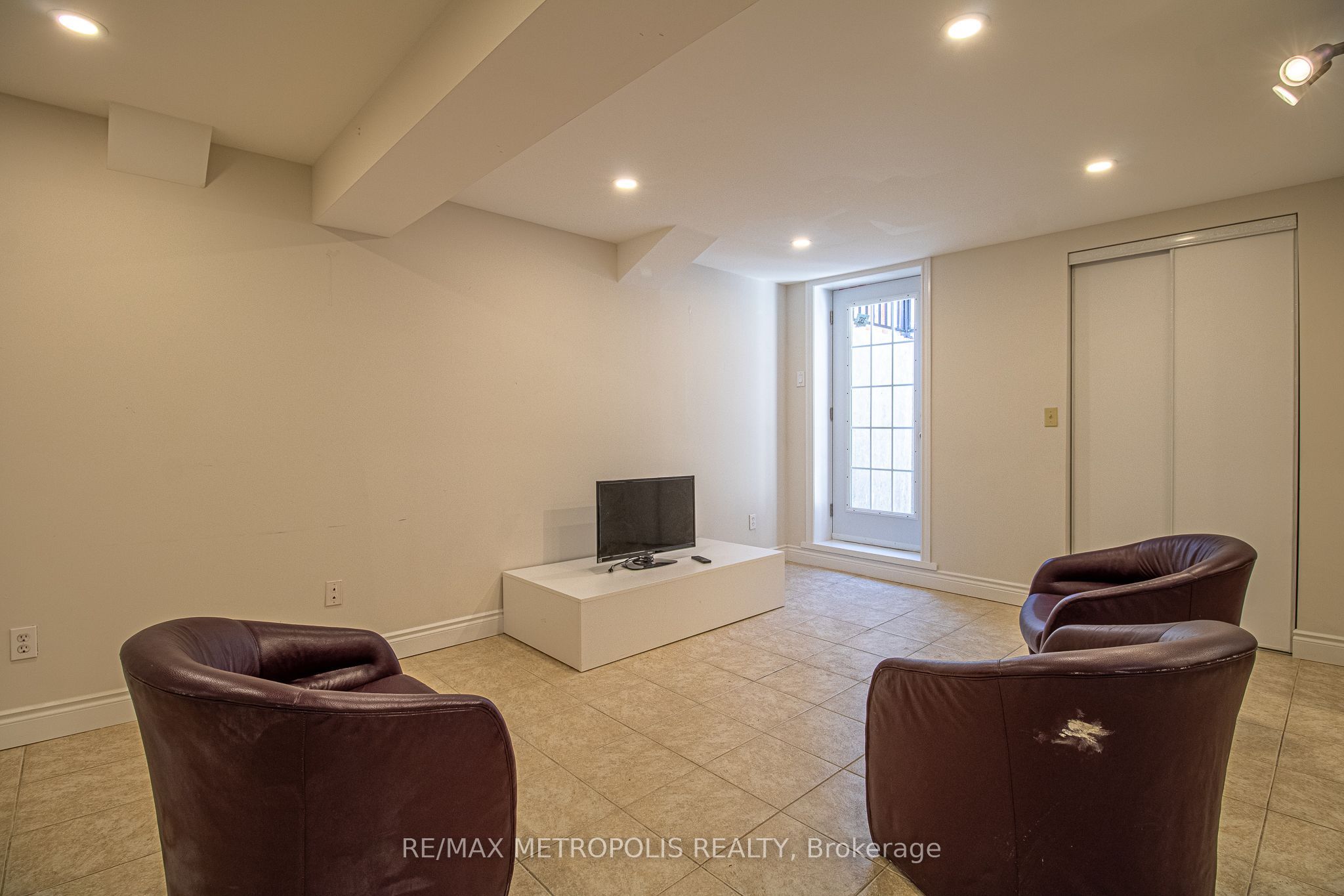 507 Charnwood Court Basement, Pickering, ON L1V 4Y1 photo 4
