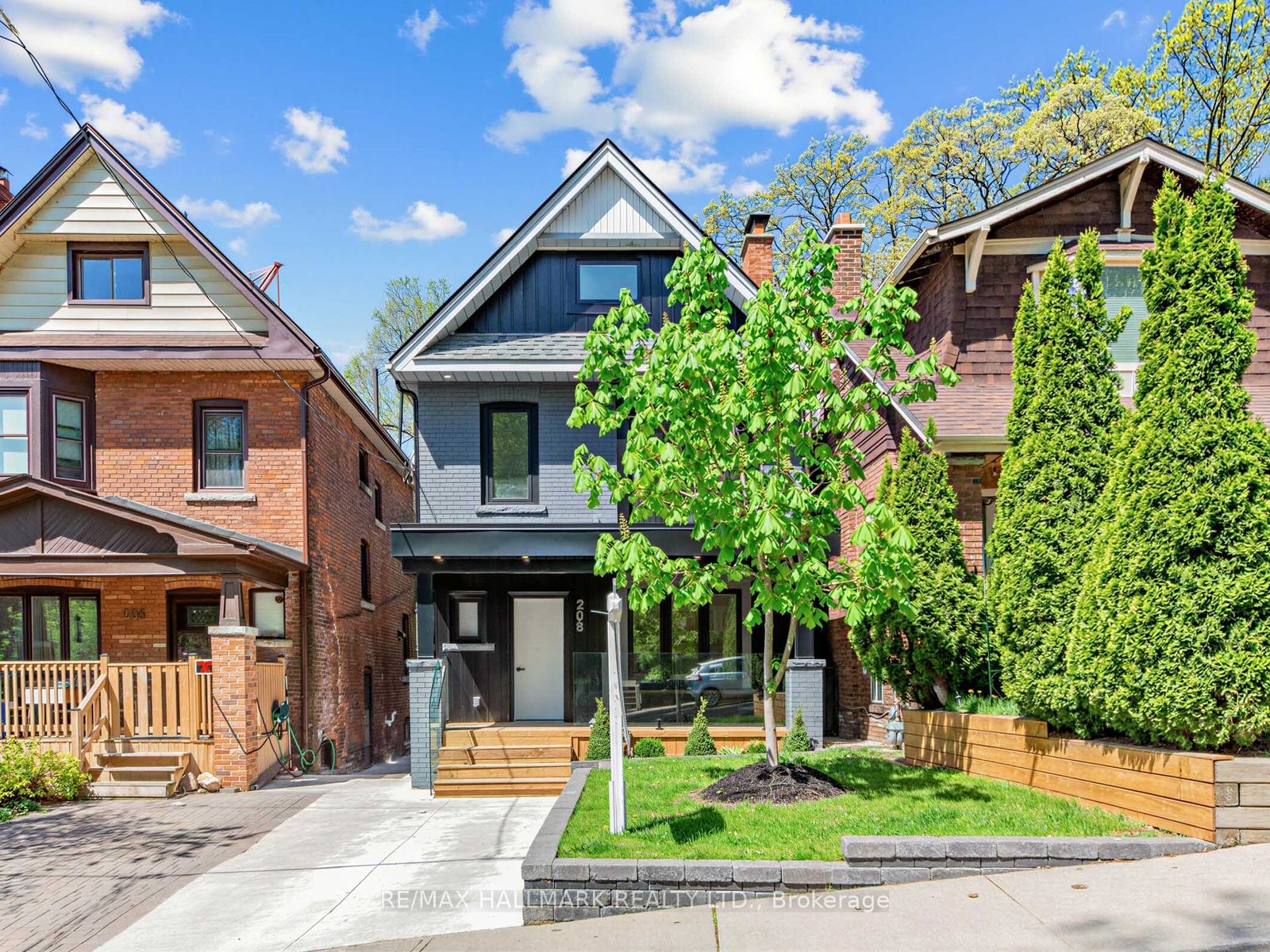208 Gainsborough Road, Toronto, ON M4L 3C6 photo 2