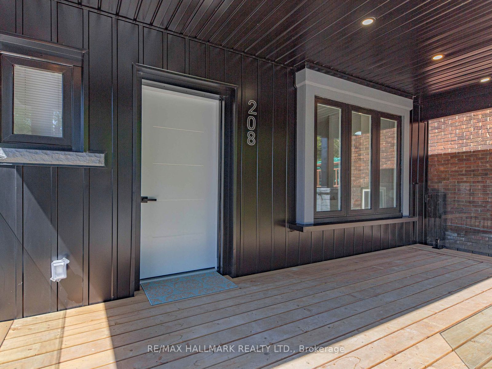 208 Gainsborough Road, Toronto, ON M4L 3C6 photo 3