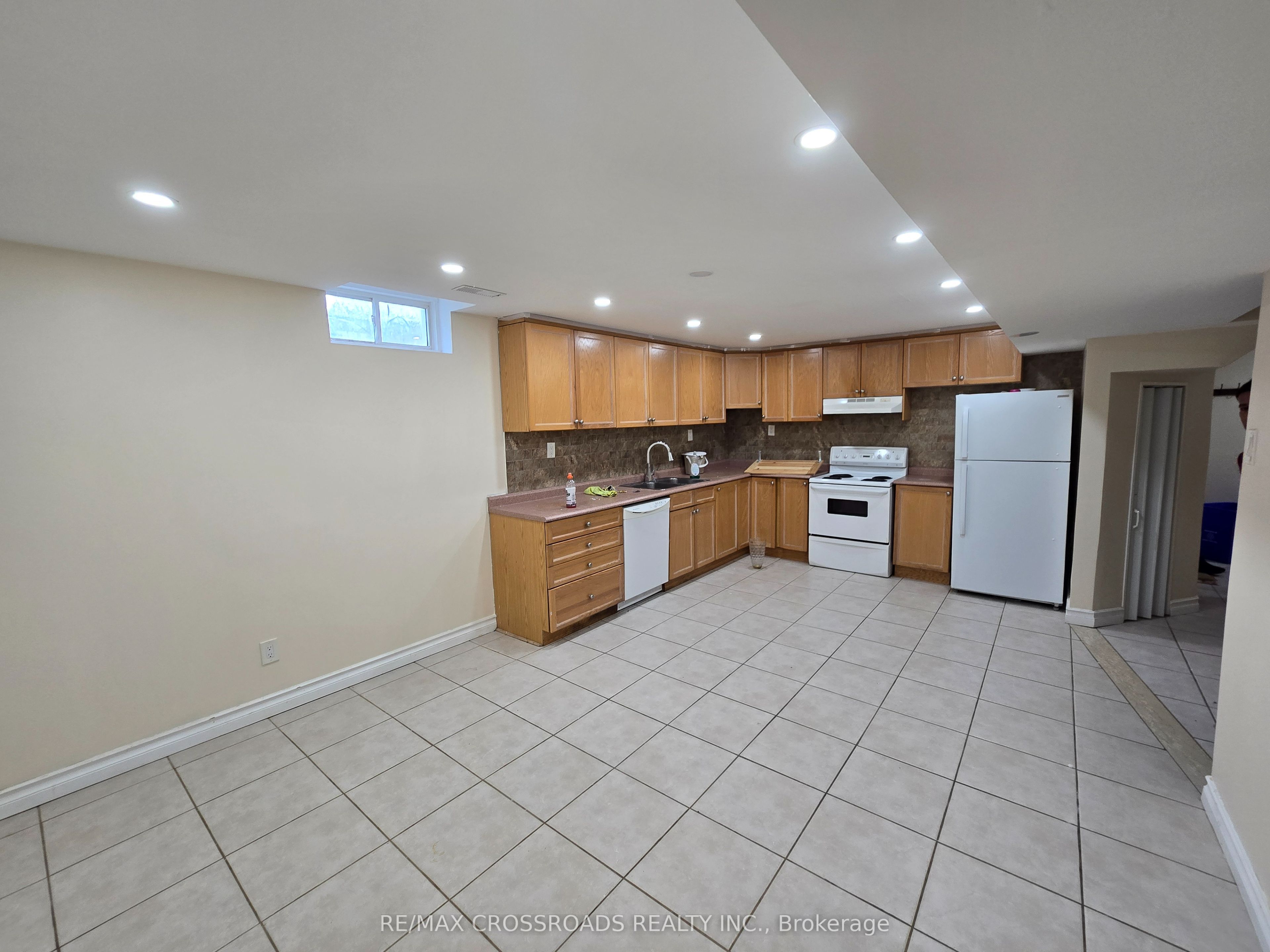 34 Sonley Drive, Whitby, ON L1R 3B3 photo 3