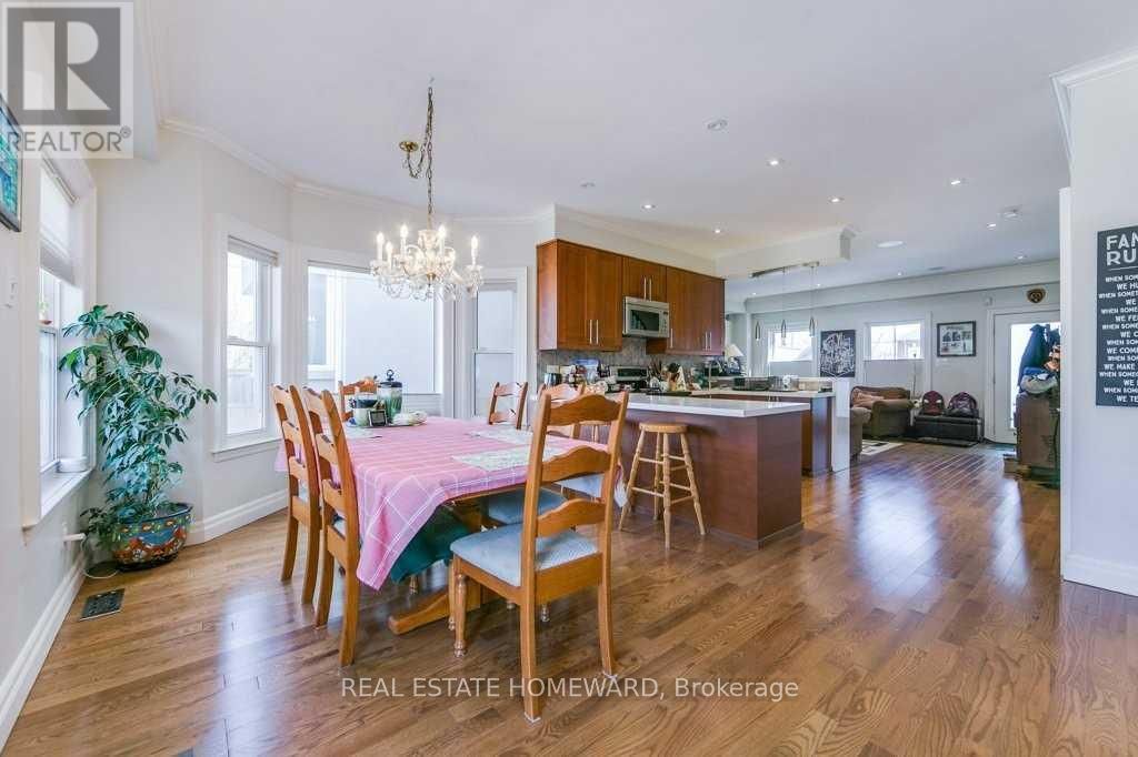 76 Redwood Avenue, Toronto, ON M4L 2S6 photo 4