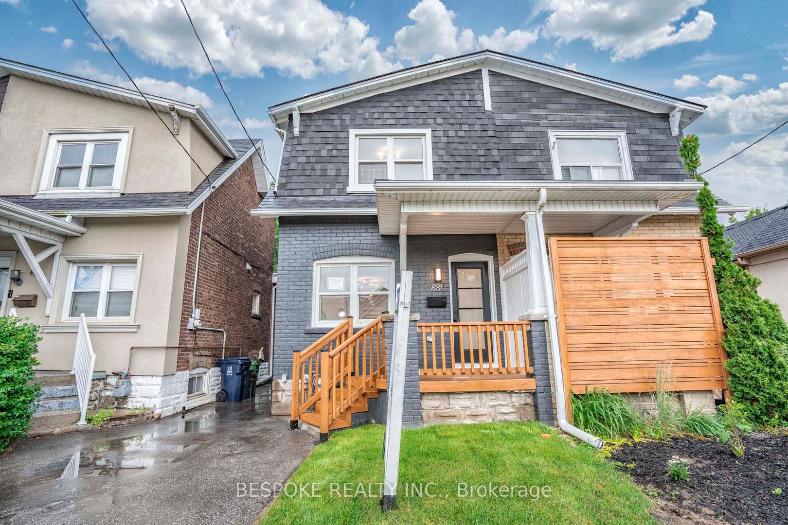 681 Cosburn Avenue, Toronto, ON M4C 2V1 photo 2