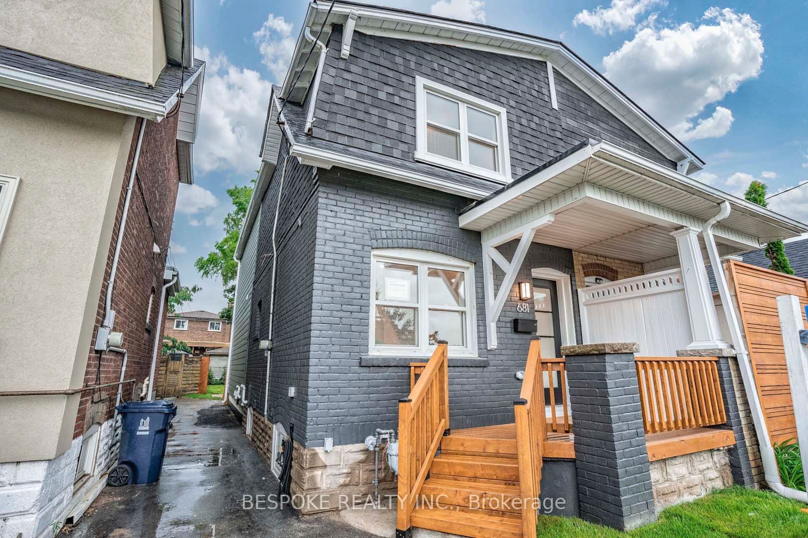 681 Cosburn Avenue, Toronto, ON M4C 2V1 photo 3