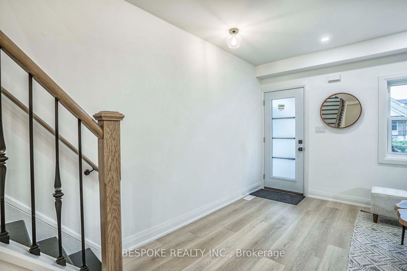 681 Cosburn Avenue, Toronto, ON M4C 2V1 photo 4
