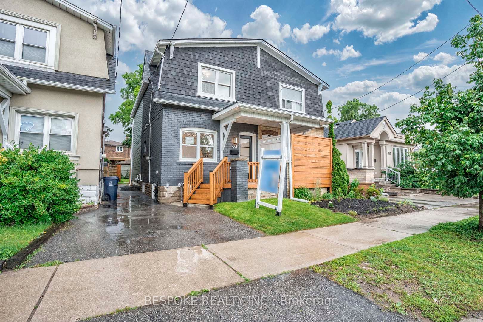 681 Cosburn Avenue, Toronto, ON M4C 2V1 photo 5