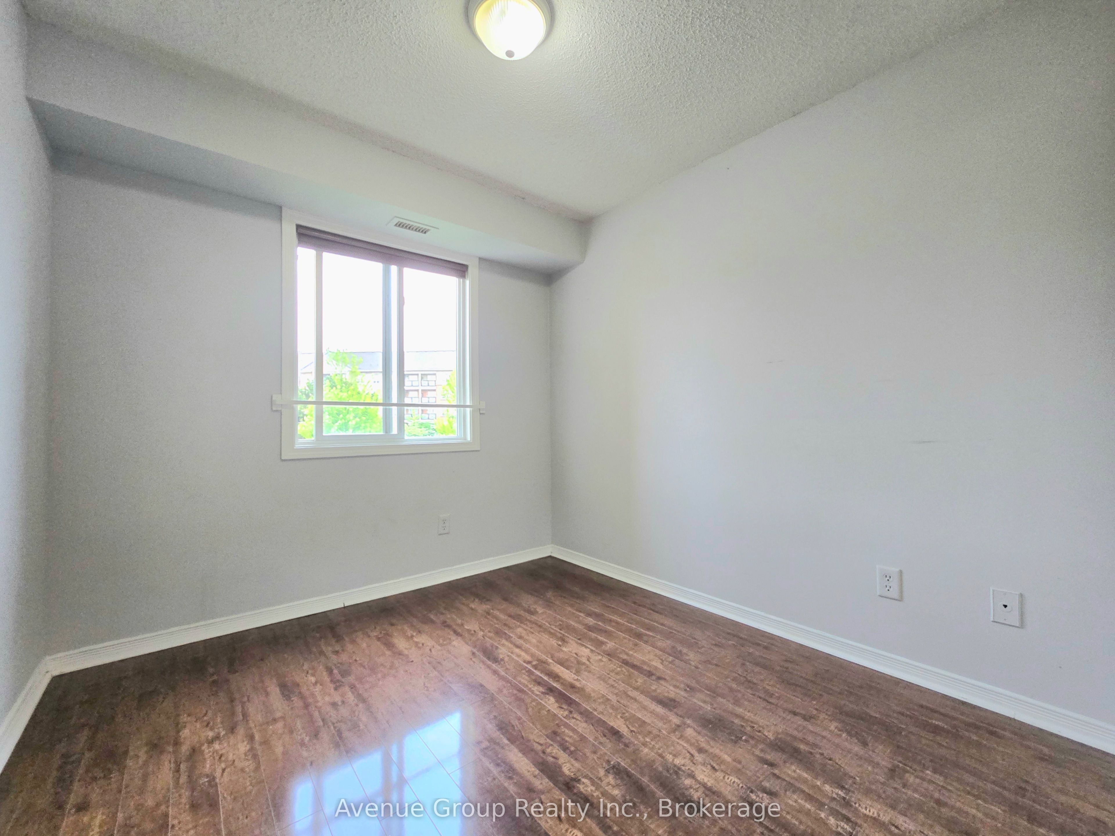 684 Warden Avenue 314 - Room 3, Toronto, ON M1L 4W4