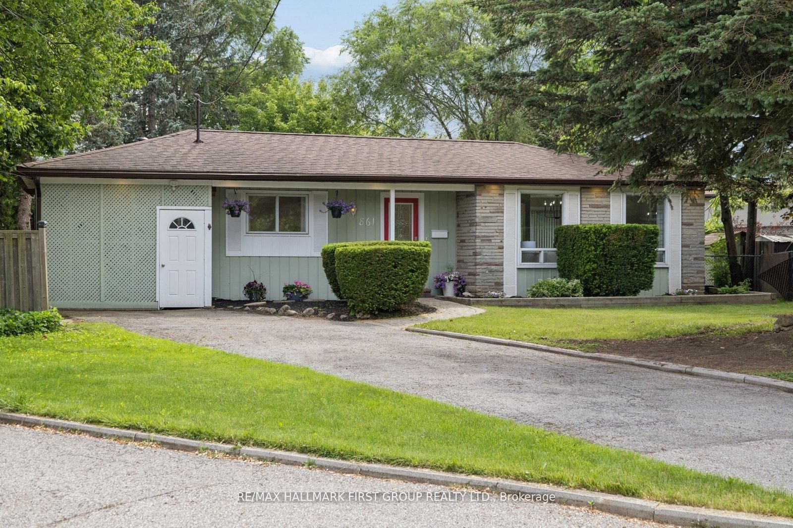 861 Boxworth Place, Pickering, ON L1W 2K9
