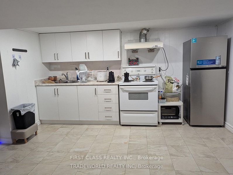 82 Earlton Street, Toronto, ON M1T 2R6