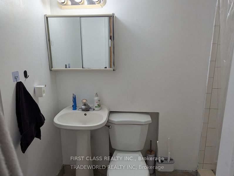 82 Earlton Street, Toronto, ON M1T 2R6 photo 3