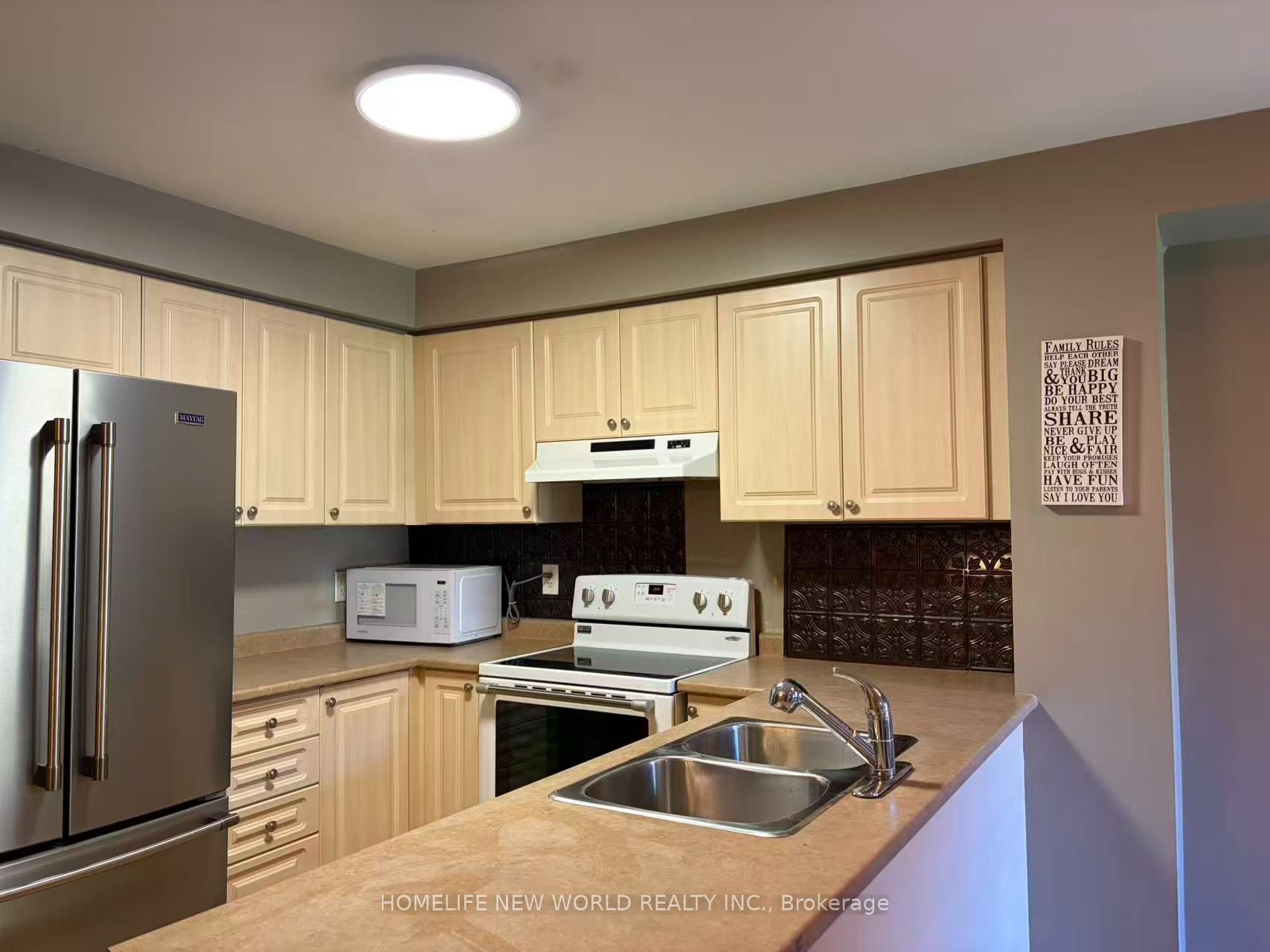 72 Keywood Street, Ajax, ON L1Z 2E4 photo 3