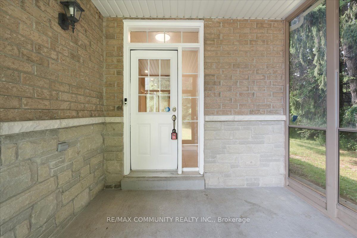 461 Rougewalk Drive, Pickering, ON L1X 0A1 photo 2