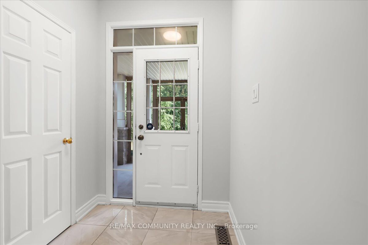 461 Rougewalk Drive, Pickering, ON L1X 0A1 photo 4