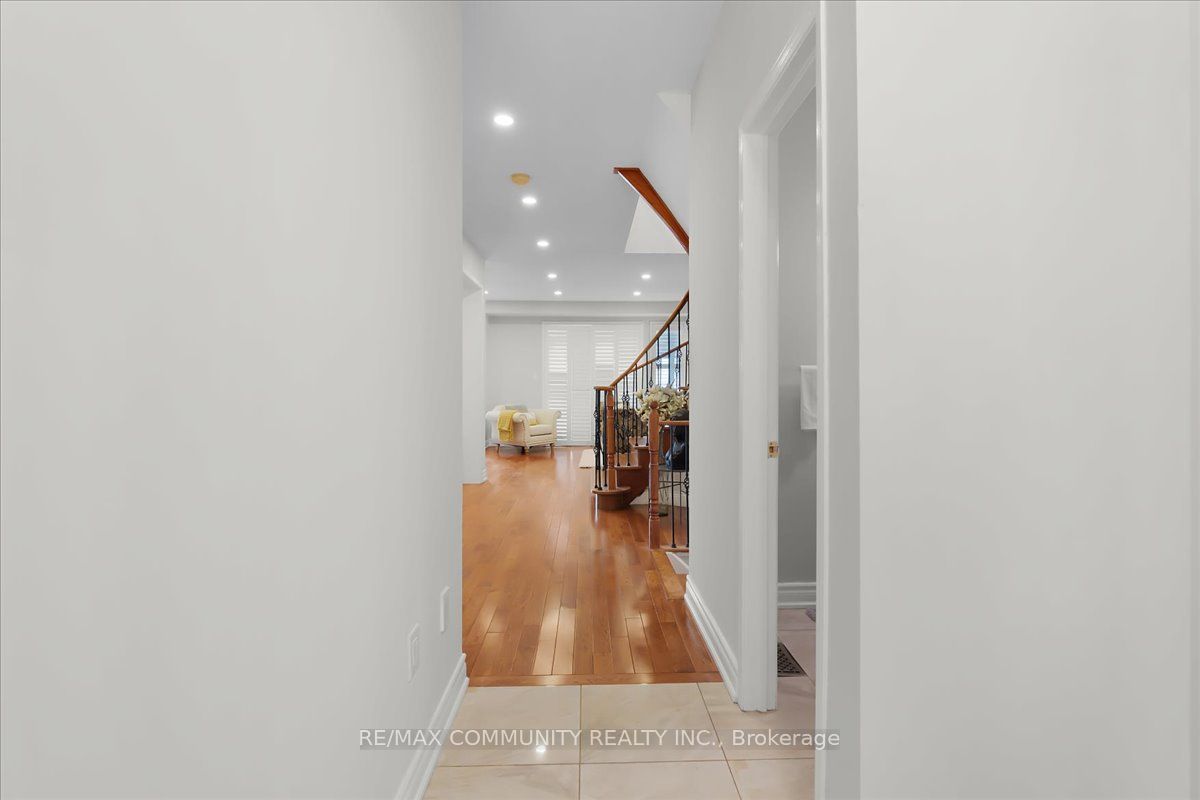 461 Rougewalk Drive, Pickering, ON L1X 0A1 photo 5