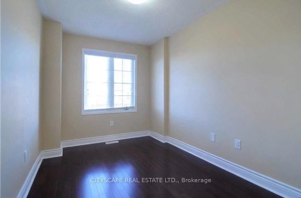 1136 Schooling Drive E, Oshawa, ON L1H 7K5 photo 3