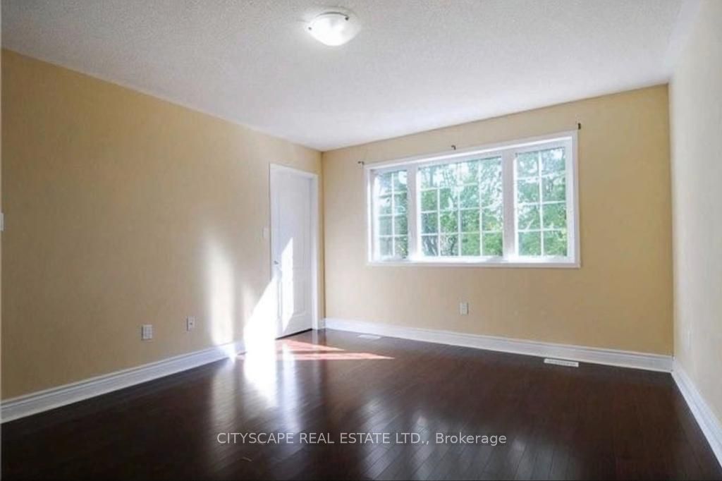 1136 Schooling Drive E, Oshawa, ON L1H 7K5 photo 4