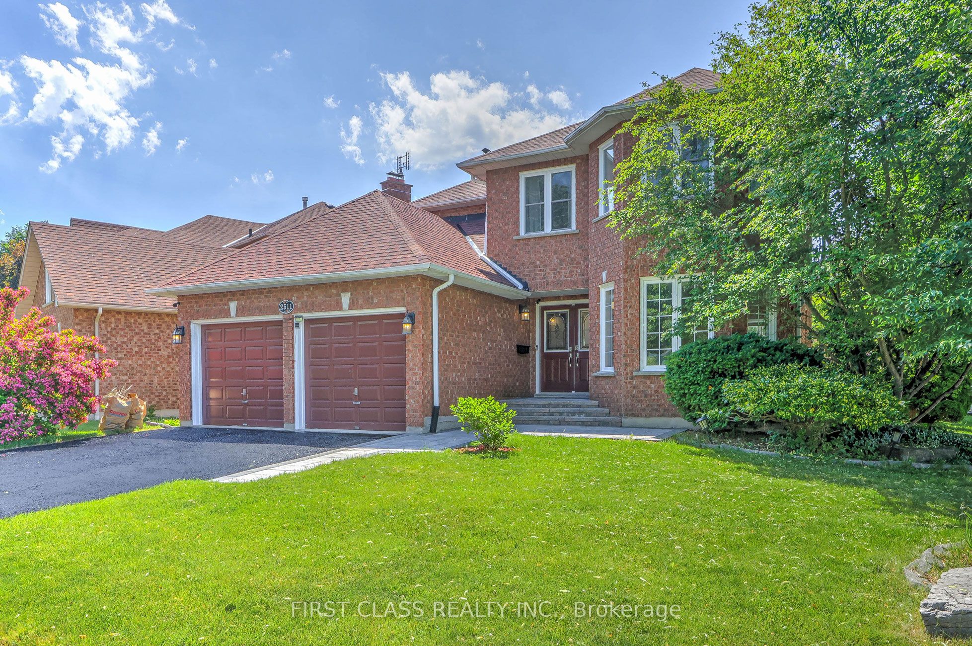 2511 Linwood Street, Pickering, ON L1X 2S4 photo 2