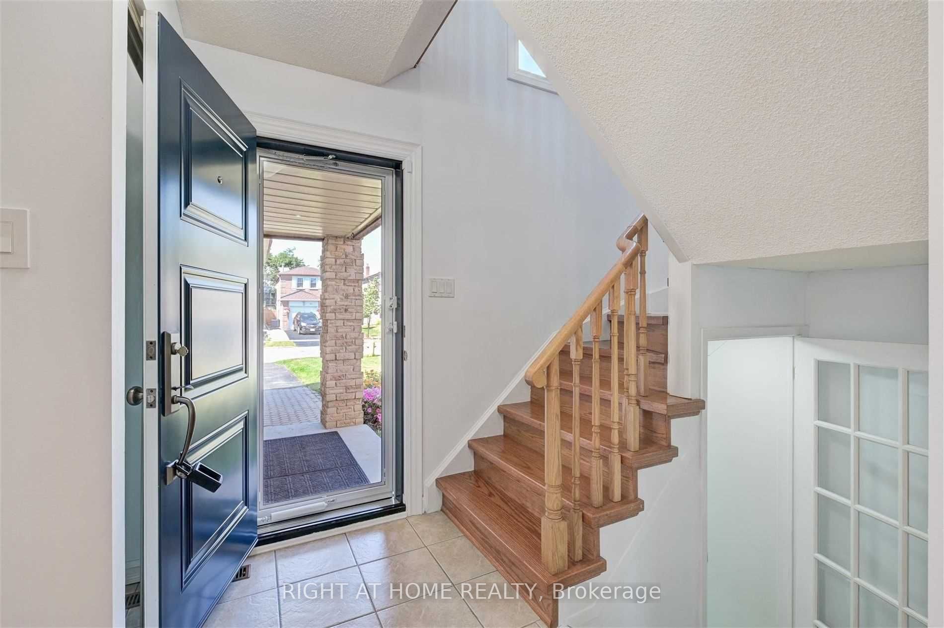 121 Radford Drive, Ajax, ON L1T 2C3 photo 4