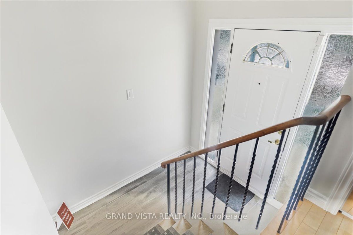 269 Timberbank Boulevard, Toronto, ON M1W 2G9 photo 2