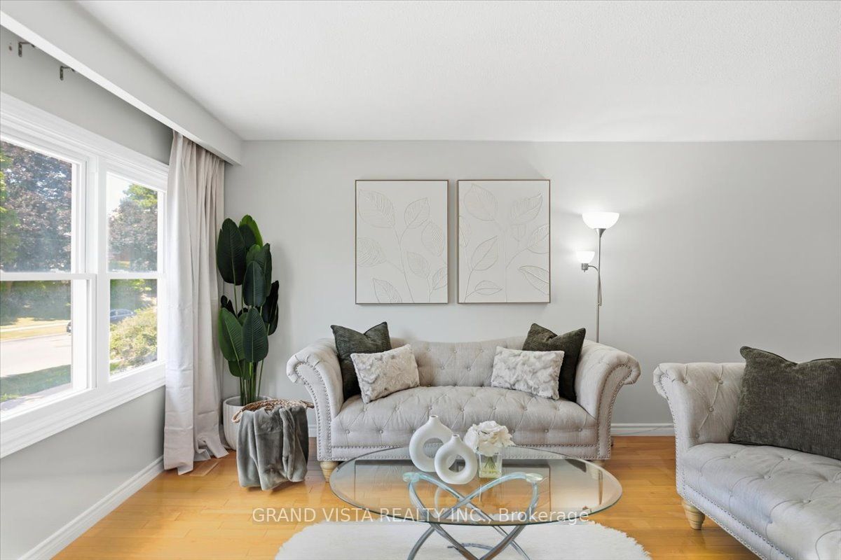 269 Timberbank Boulevard, Toronto, ON M1W 2G9 photo 3