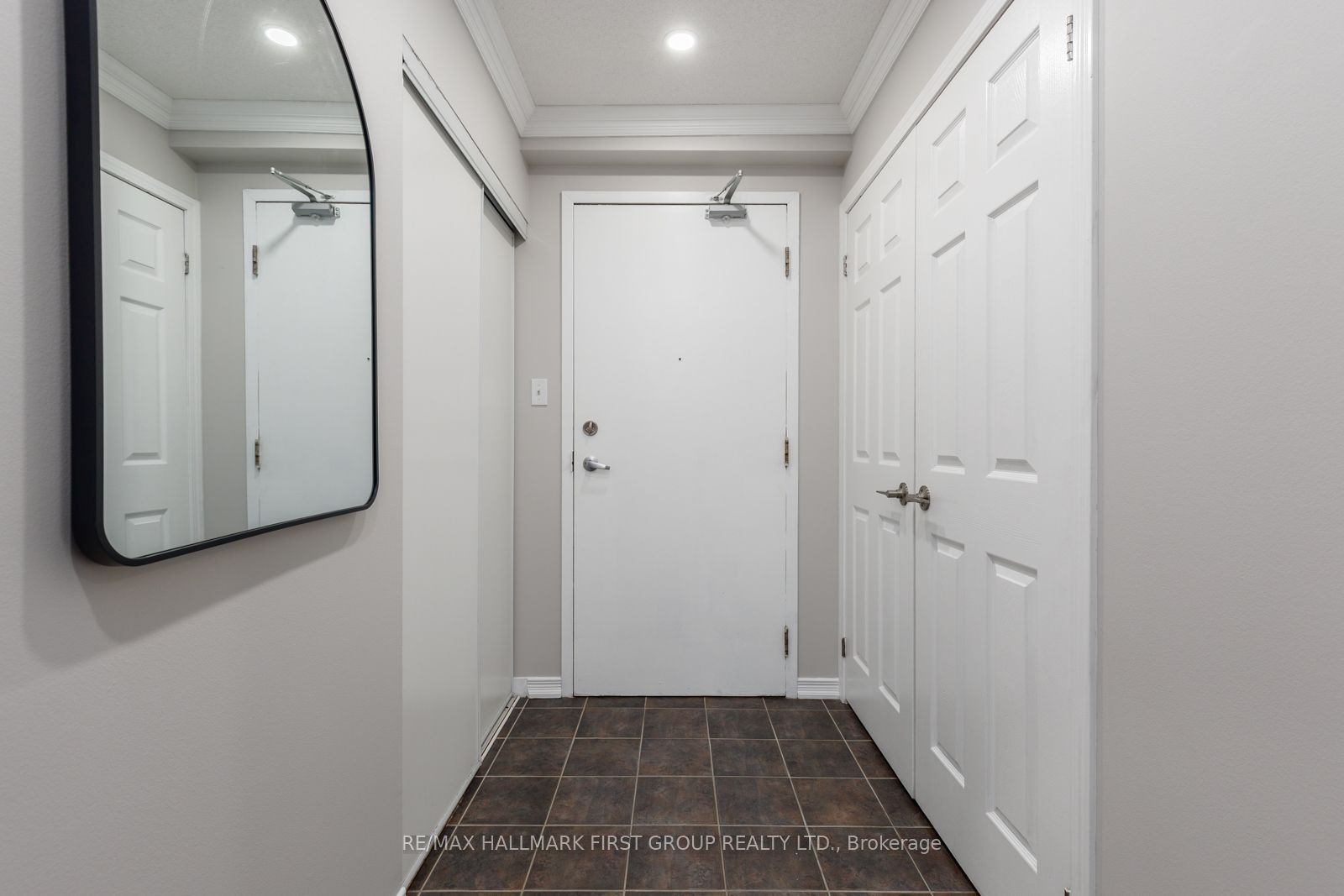 132 Aspen Springs Drive 202, Clarington, ON L1C 0H1 photo 3