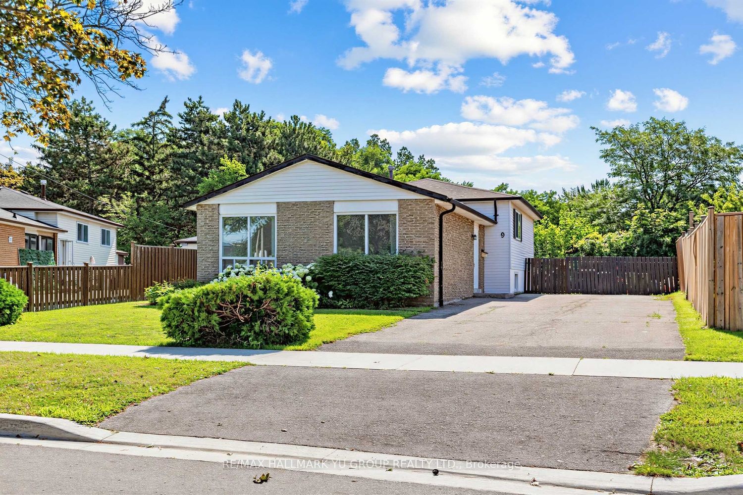 9 Foregate Avenue, Toronto, ON M1B 2S2
