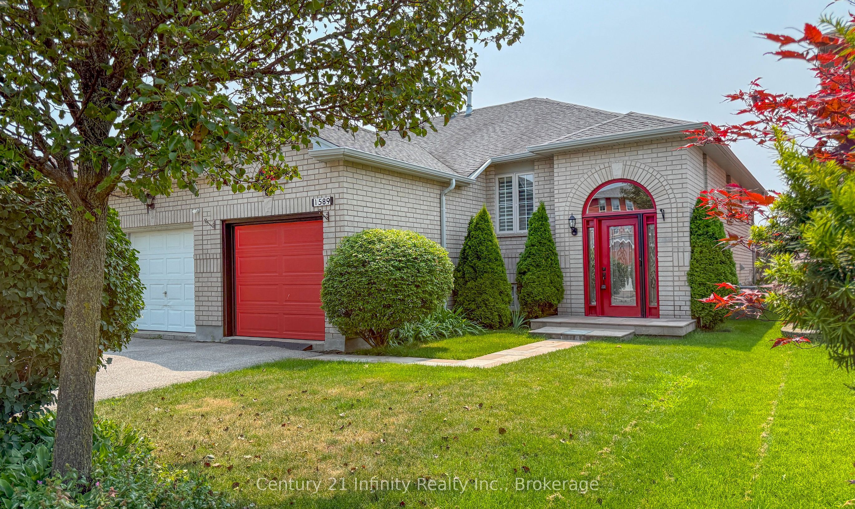 1589 Fieldgate Drive, Oshawa, ON L1K 2L4