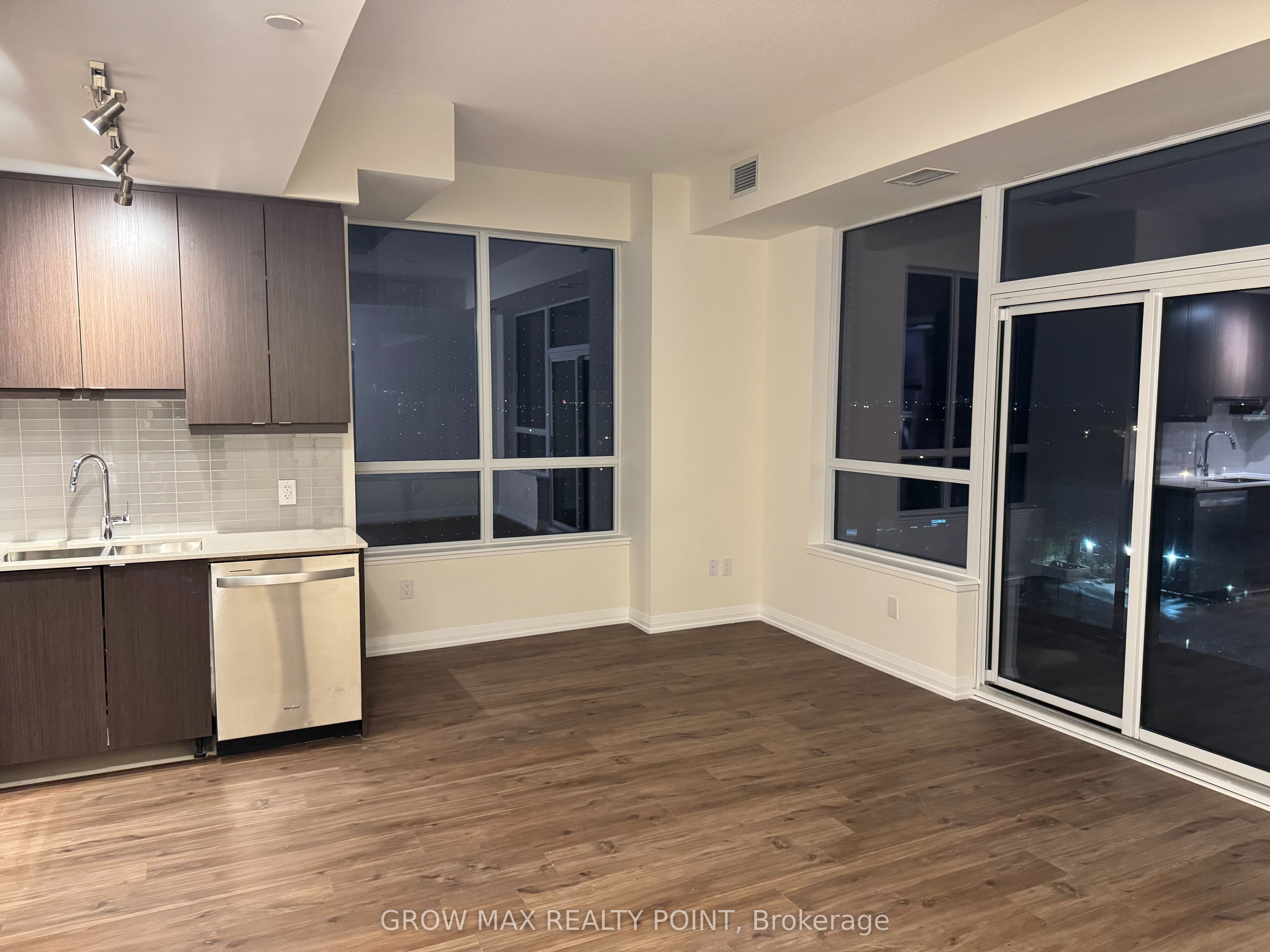 3270 Sheppard Avenue E 1029, Toronto, ON M1T 3K3 photo 4