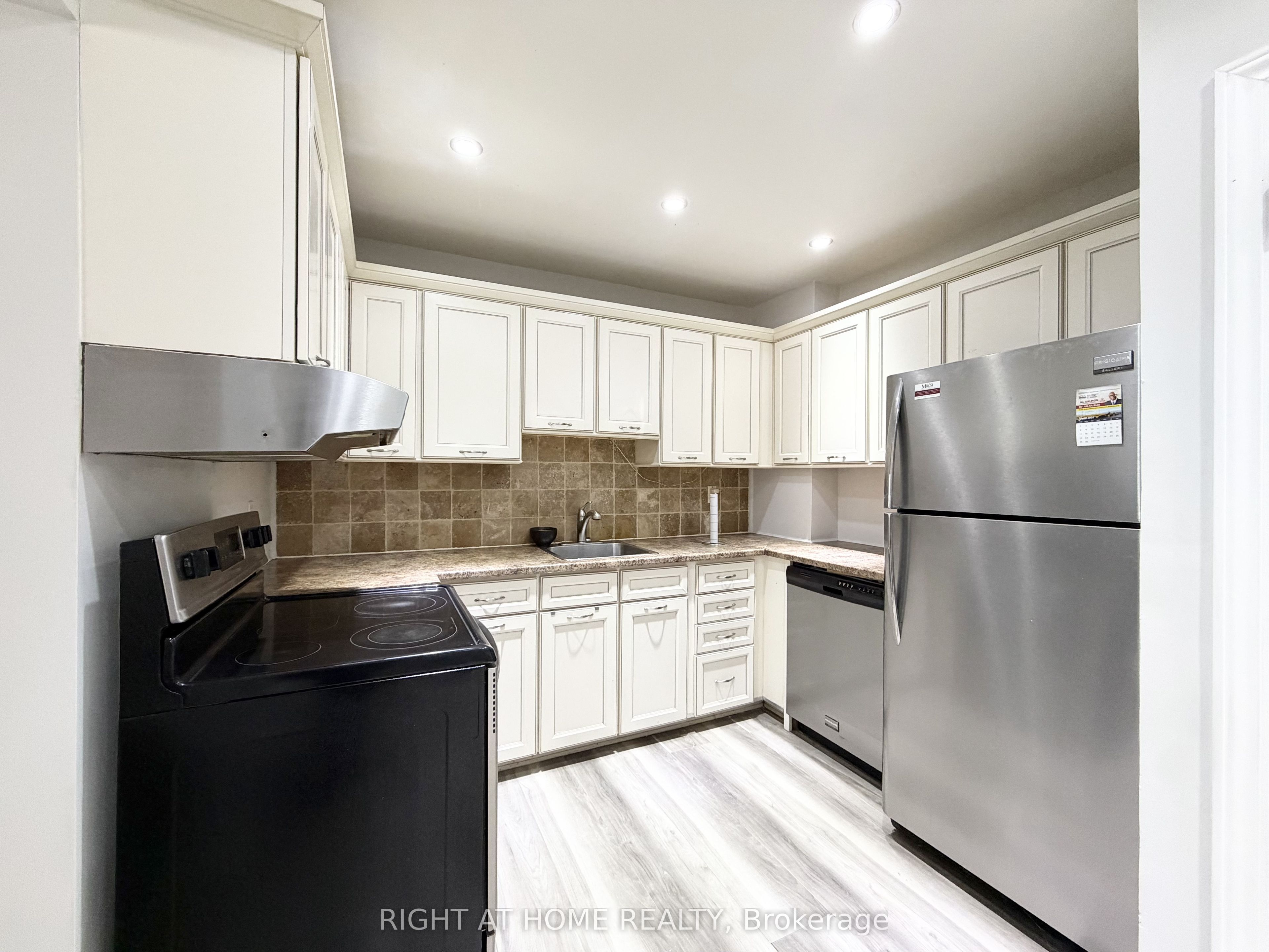 1010 Glen Street 91, Oshawa, ON L1J 6J2 photo 4