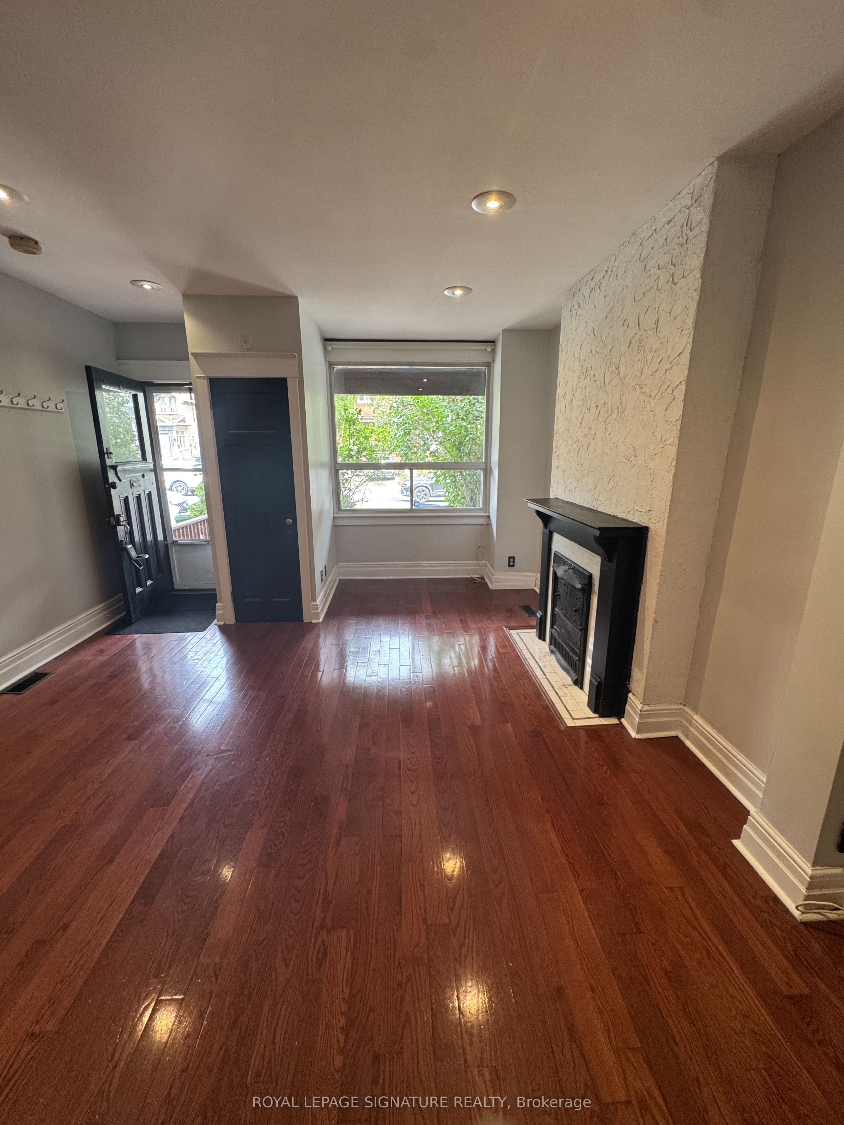 920 Woodbine Avenue, Toronto, ON M4C 4B7 photo 5