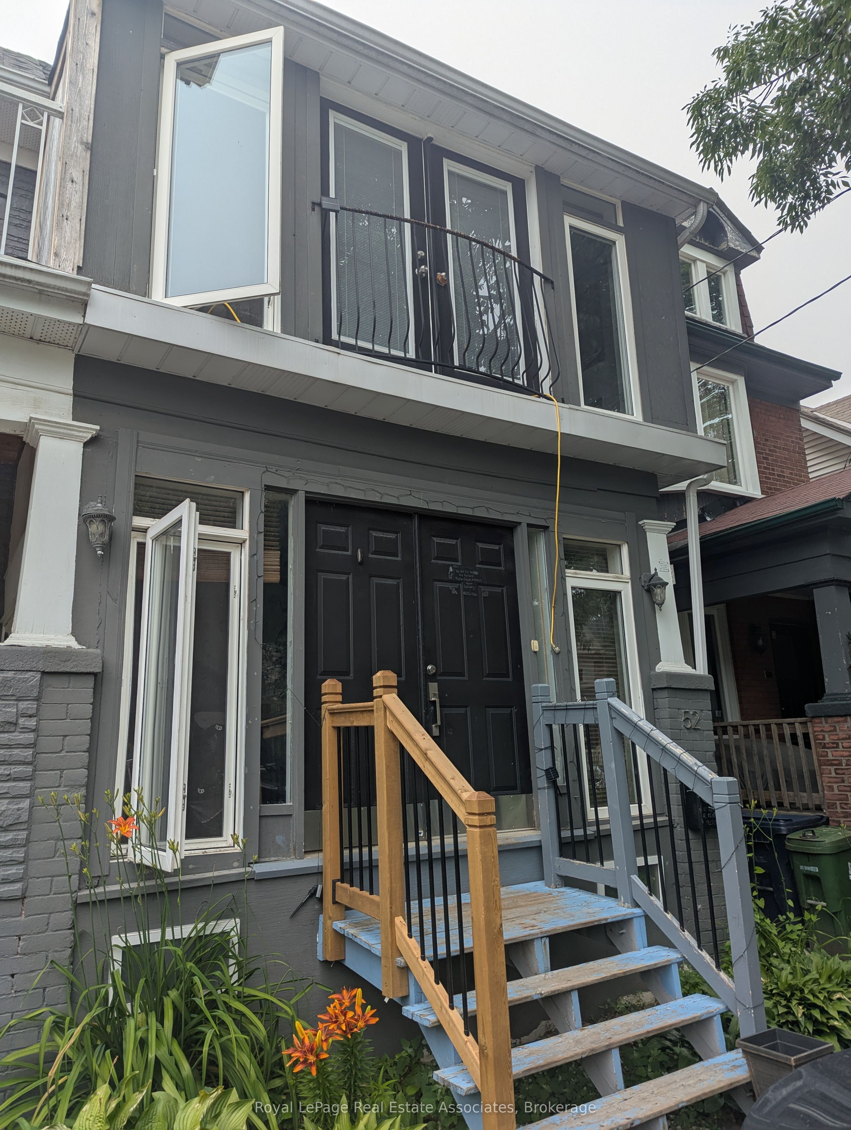 52 Ashdale Avenue Mn&2nd, Toronto, ON M4L 2Y7