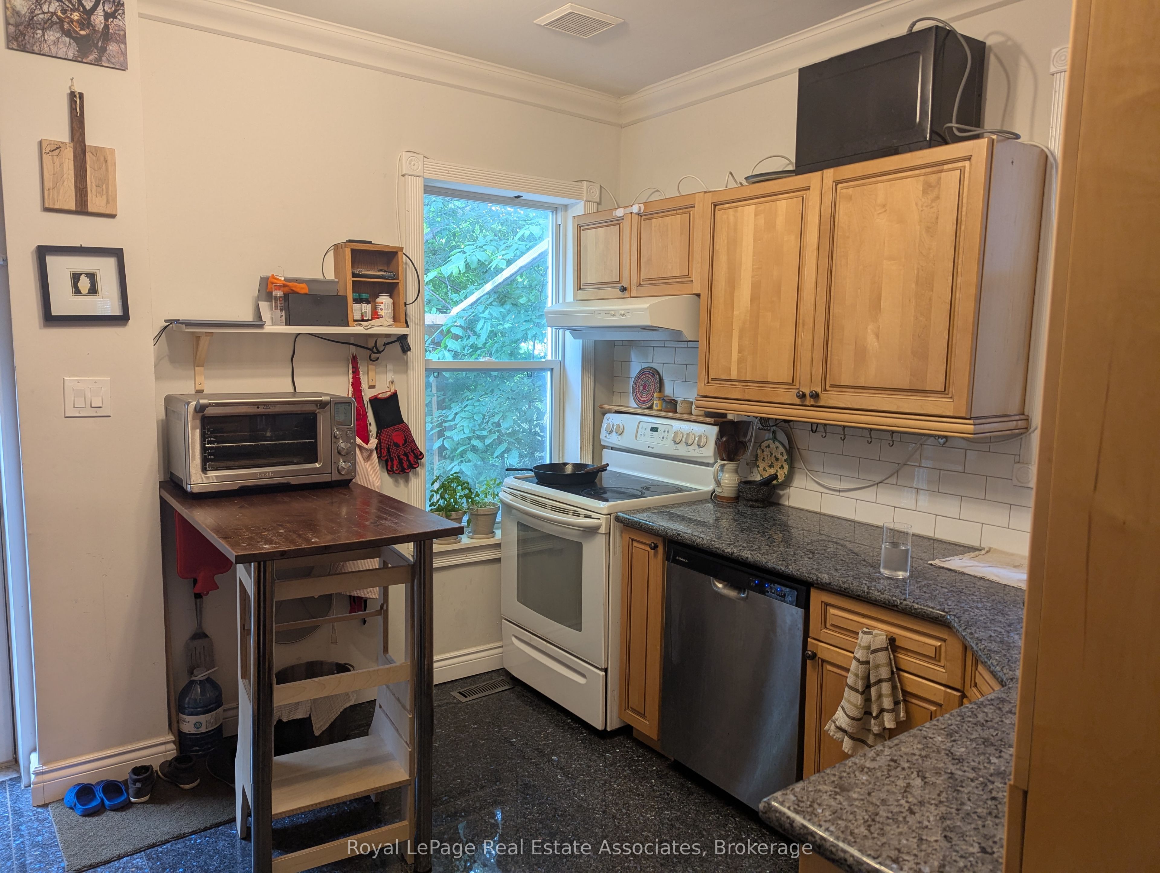 52 Ashdale Avenue Mn&2nd, Toronto, ON M4L 2Y7 photo 5