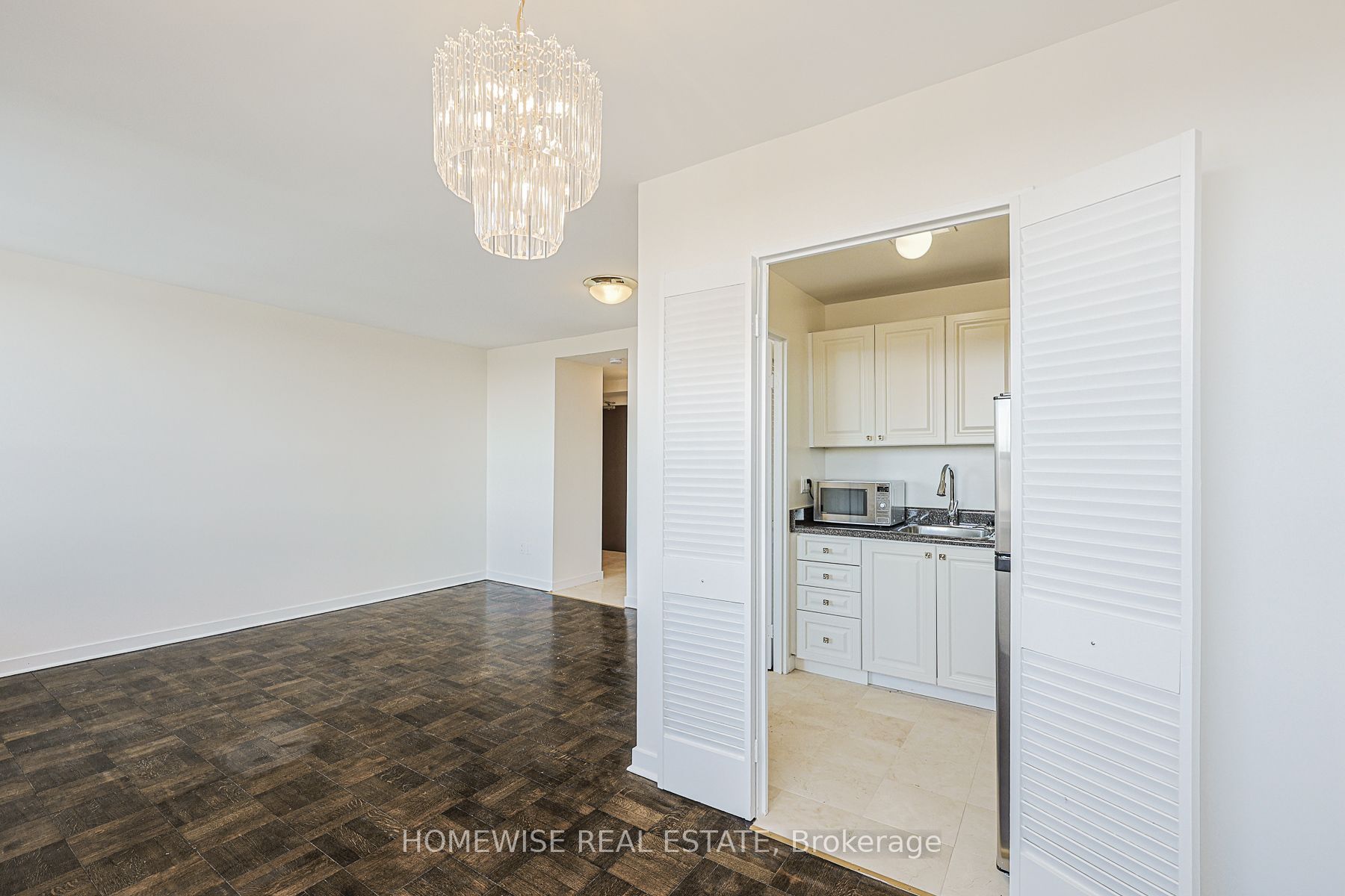 485 Kingston Road 902, Toronto, ON M4L 1V6 photo 2