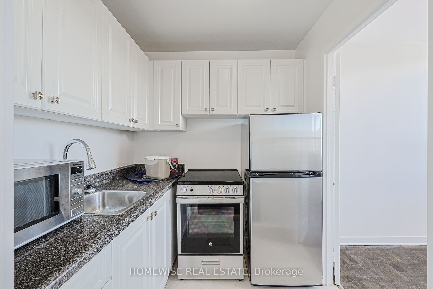 485 Kingston Road 902, Toronto, ON M4L 1V6 photo 4