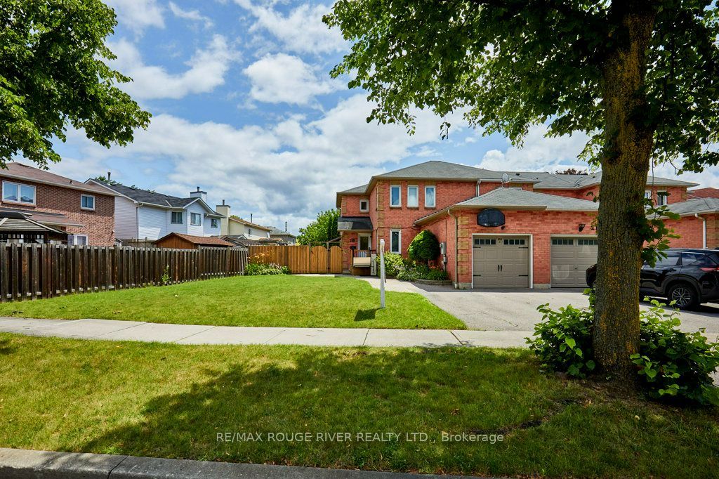 216 Wright Crescent, Ajax, ON L1S 6X2