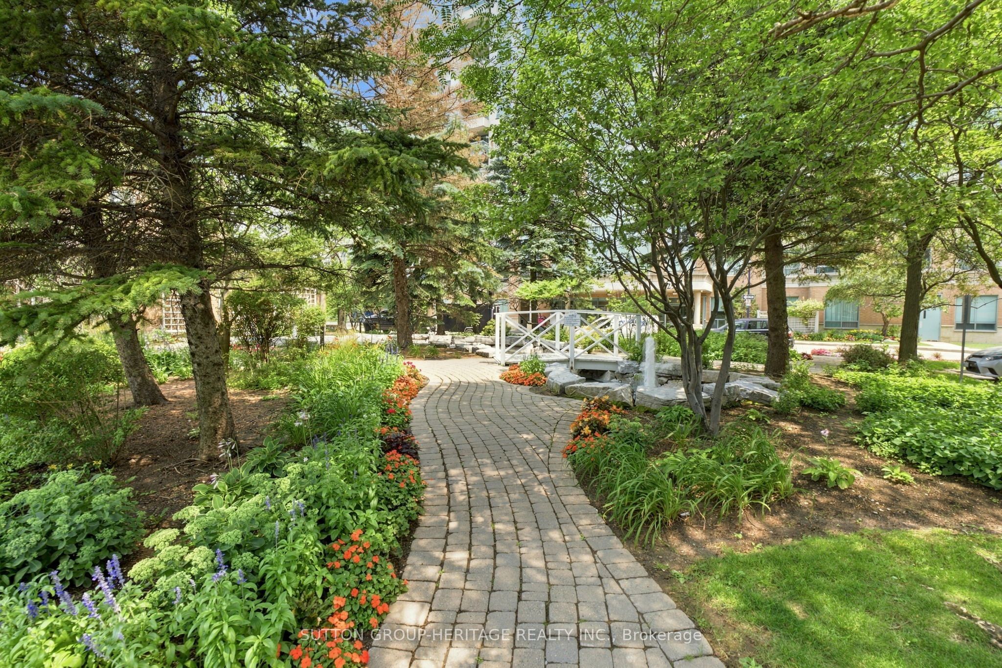 125 Omni Drive 233, Toronto, ON M1P 5A9 photo 4