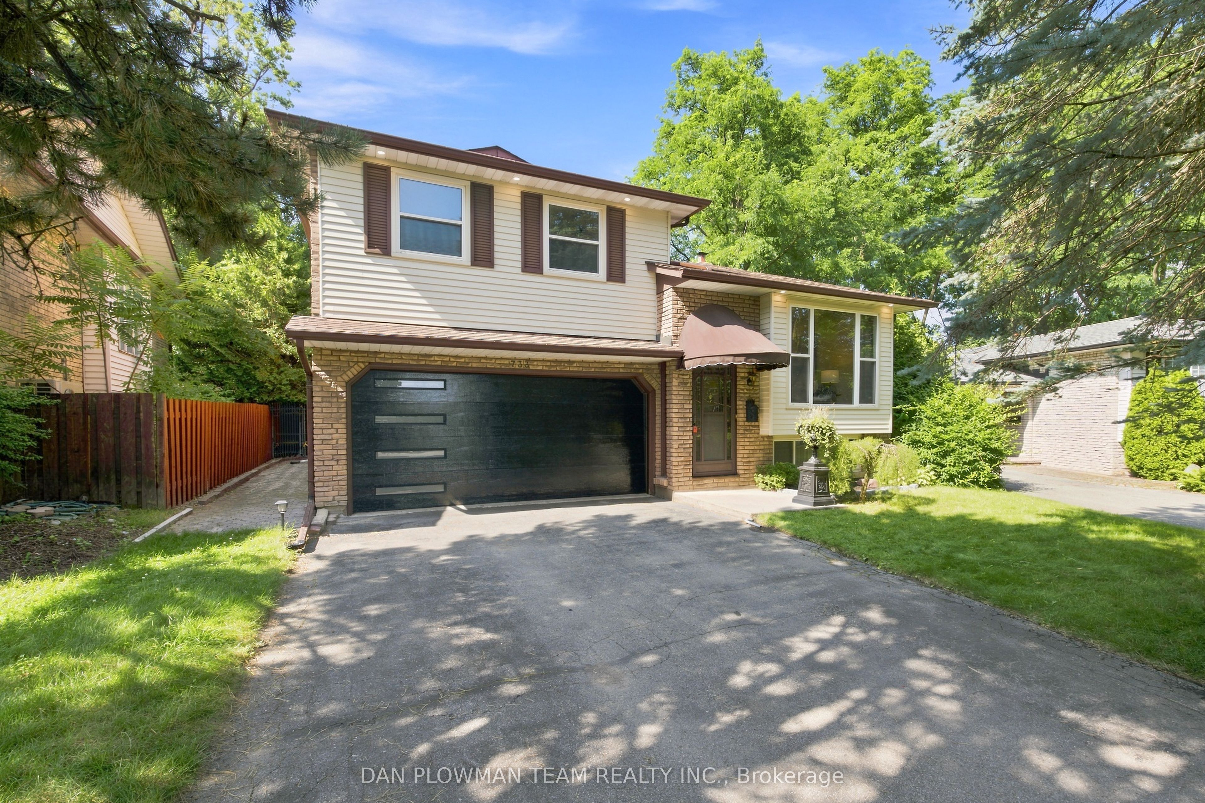 733 Tarn Court, Oshawa, ON L1J 6Y8