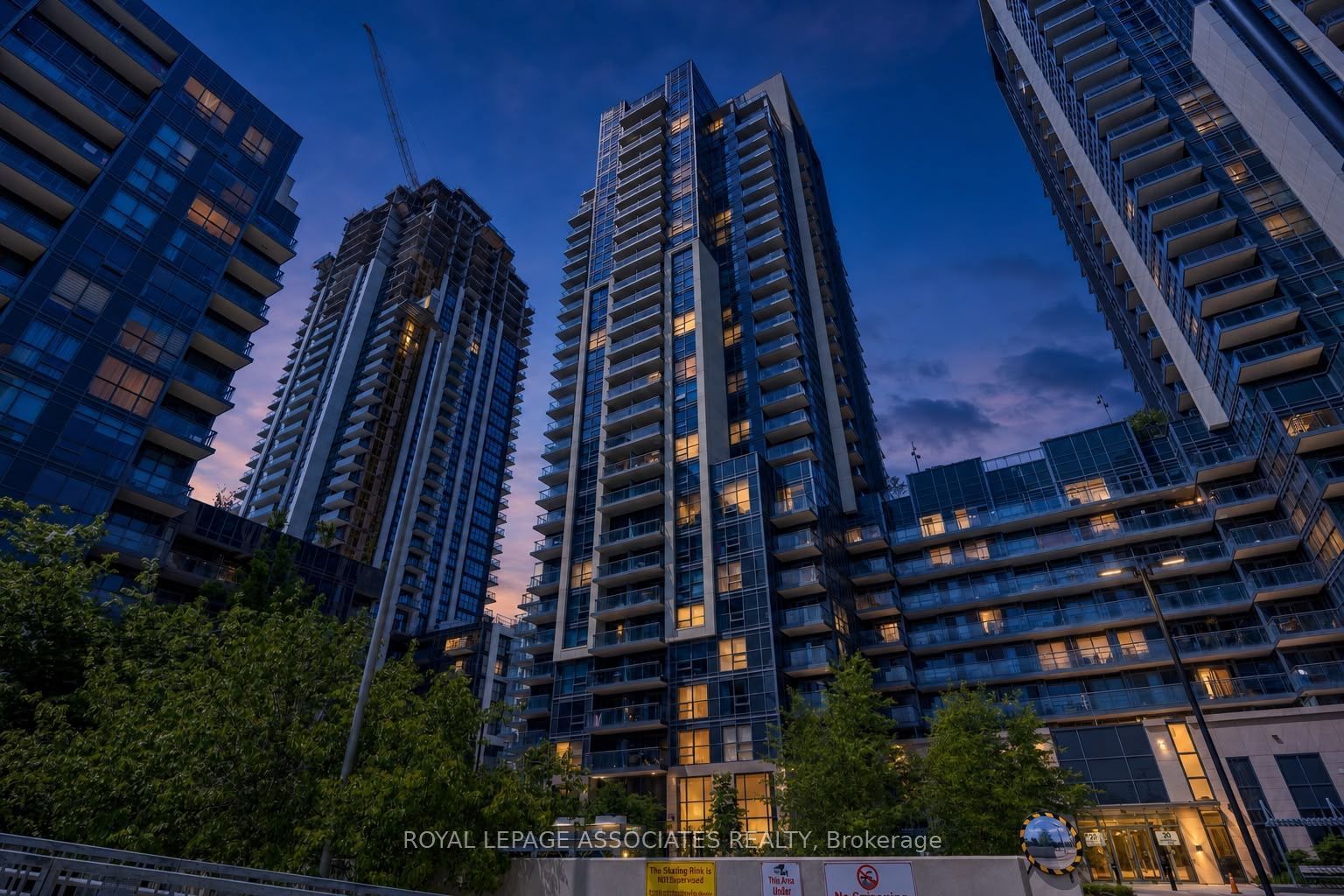 20 Meadowglen Place 327, Toronto, ON M1G 0A9 photo 2